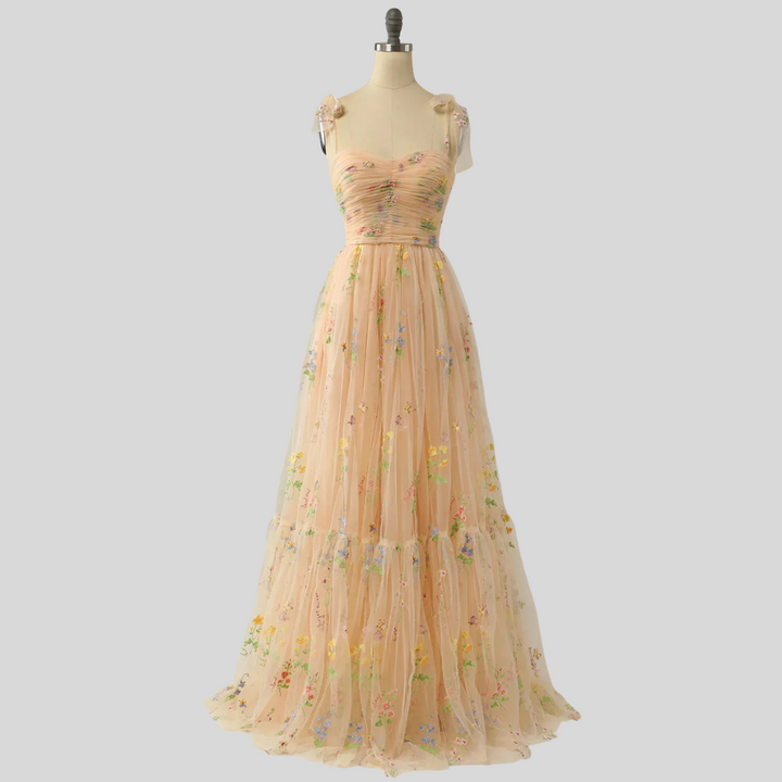Elegante abito da ballo in tulle ricamato