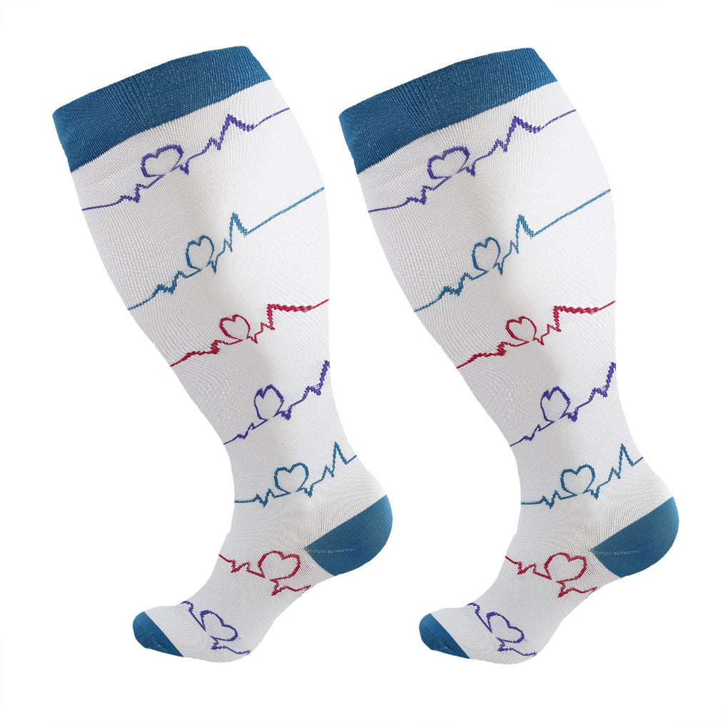 Travel socks with graduated compression