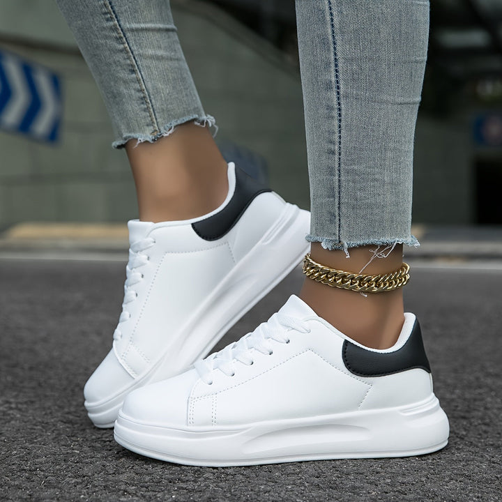 Zapatillas de mujer en piel blanca