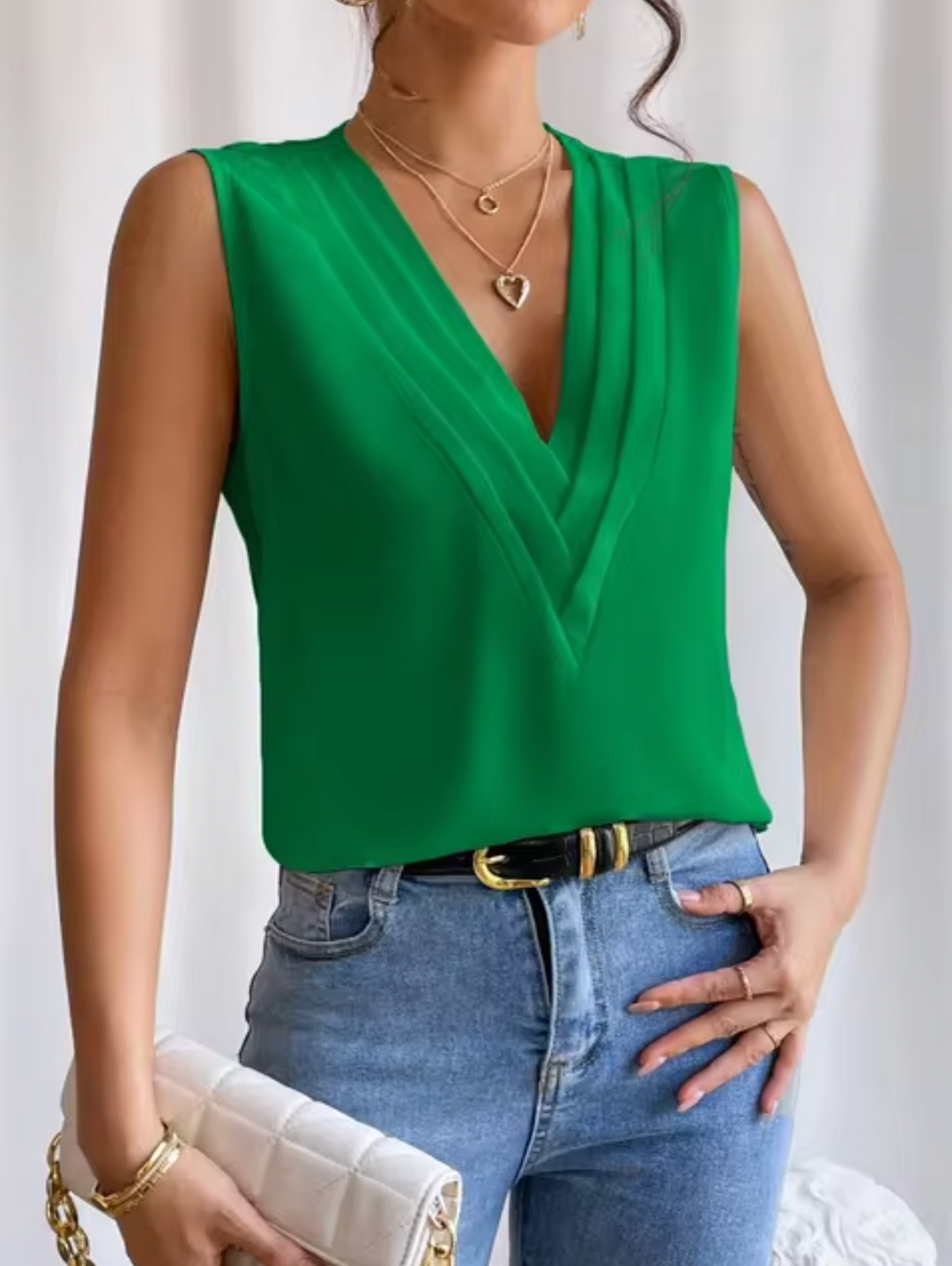 Sleeveless top for women