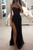 Vestido de noche con tirantes finos y abertura alta en el suelo