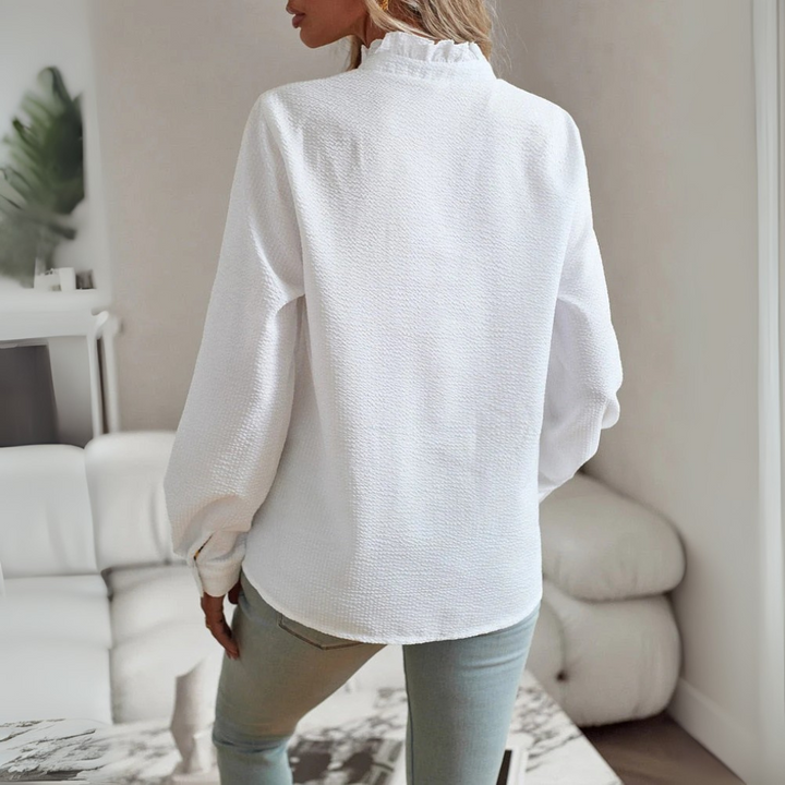 Elegant blouse with long sleeves