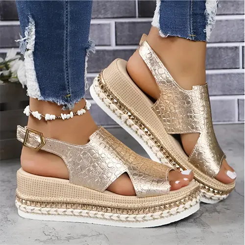 Sandalias con plateau a la moda para las mujeres
