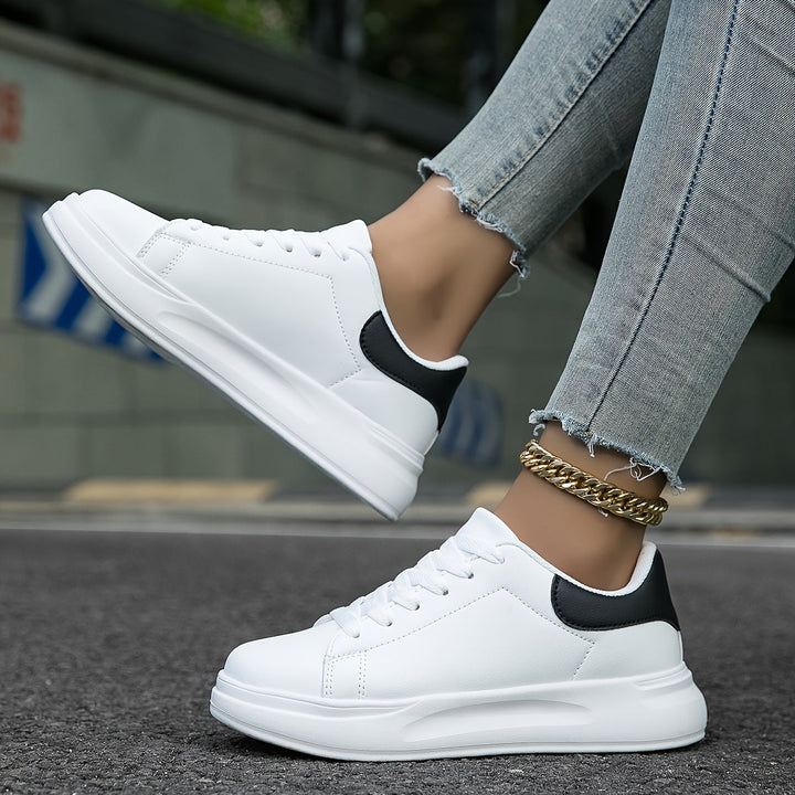Zapatillas de mujer en piel blanca