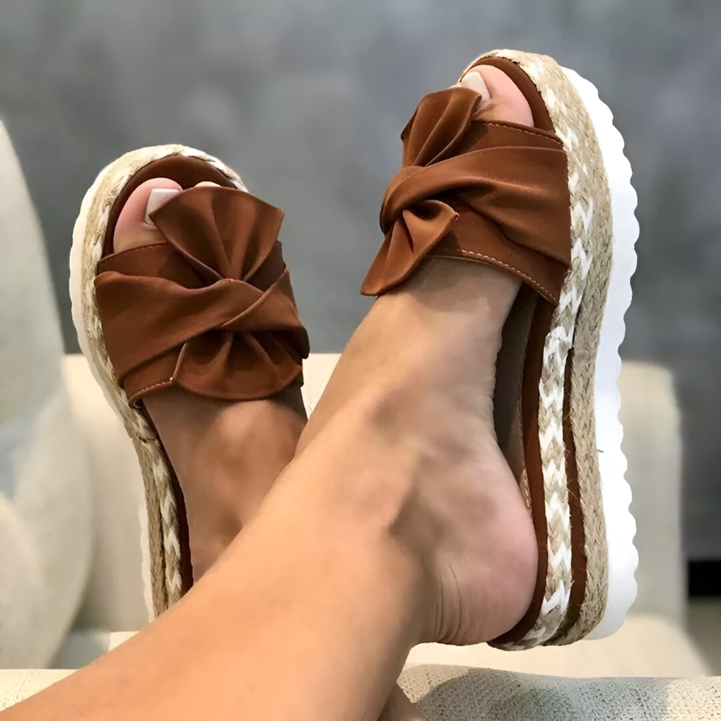 Fashionable orthopedic sandals for women