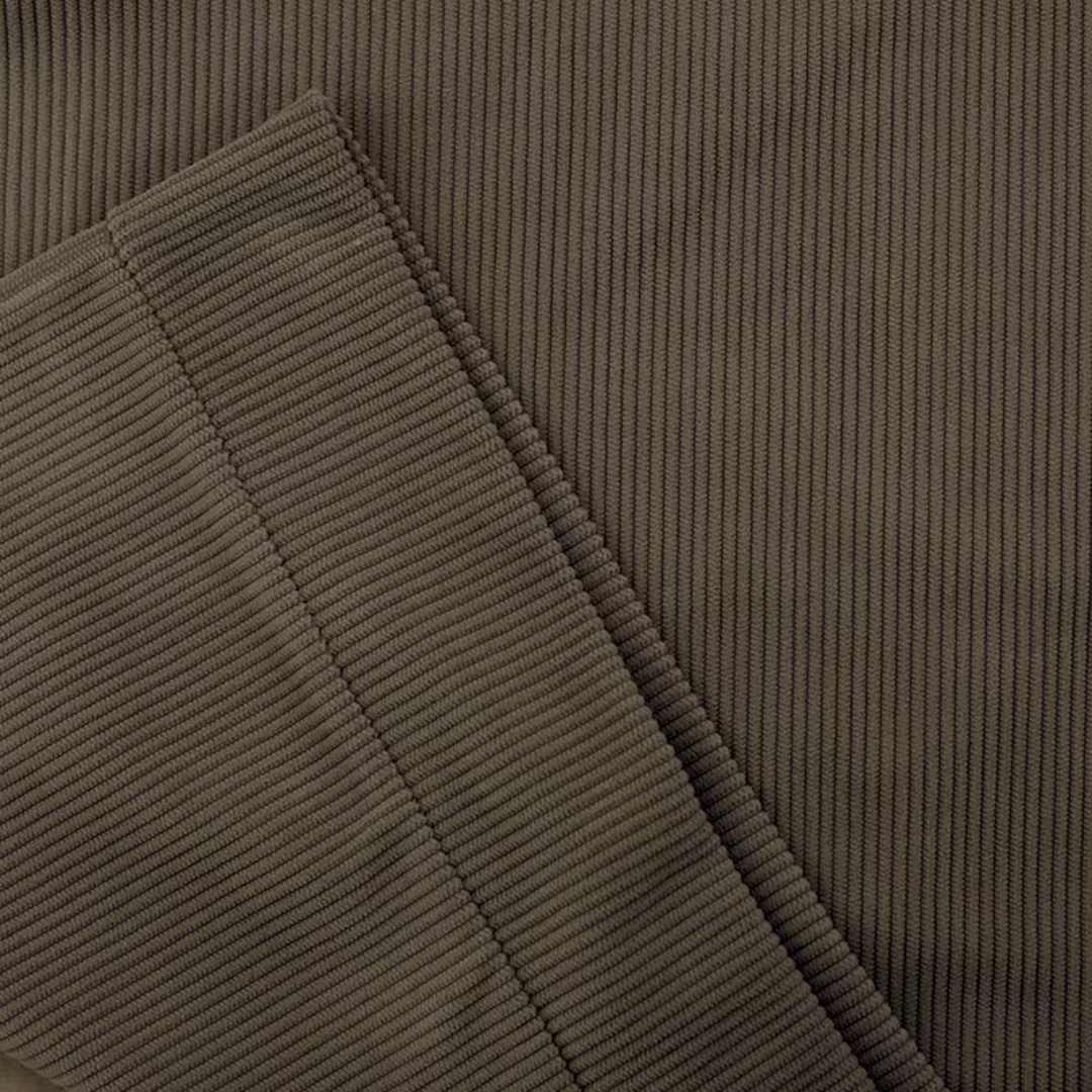 Elegant and comfortable men's ribbed velvet sweater