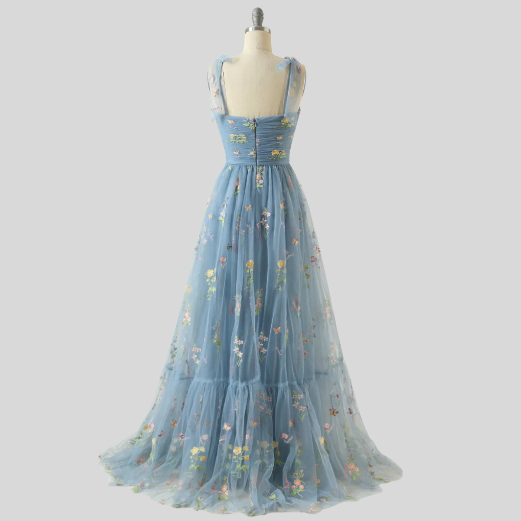 Elegante abito da ballo in tulle ricamato