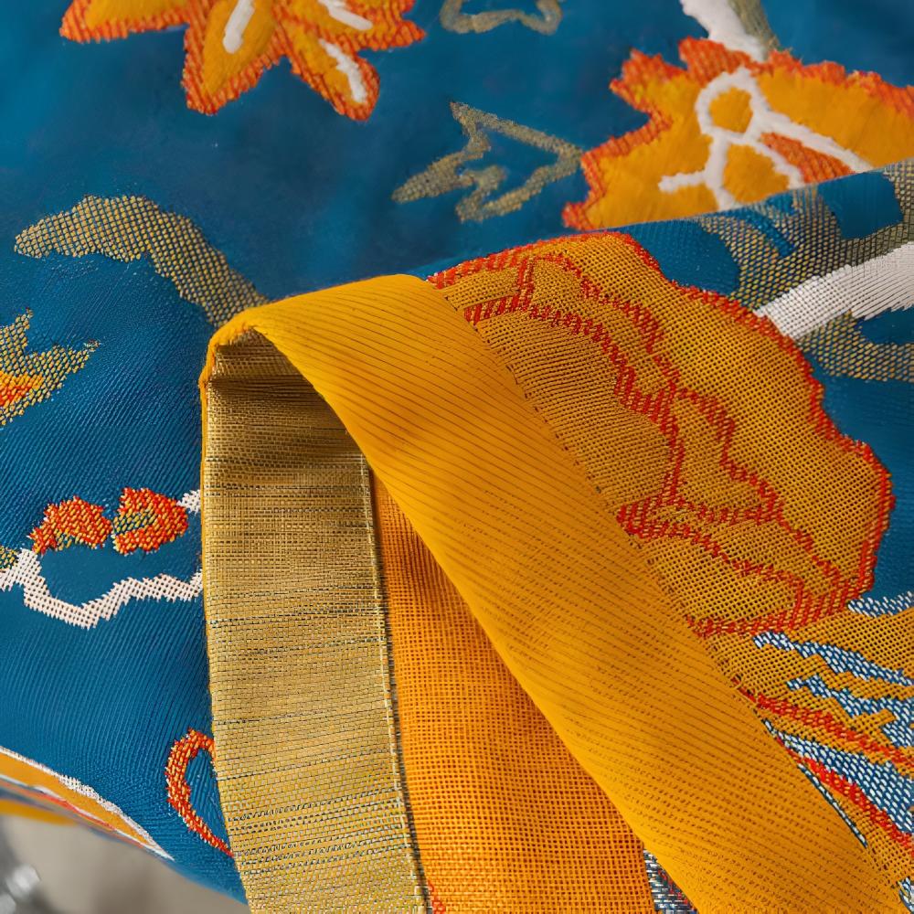 Toalla de baño con grúas a flores