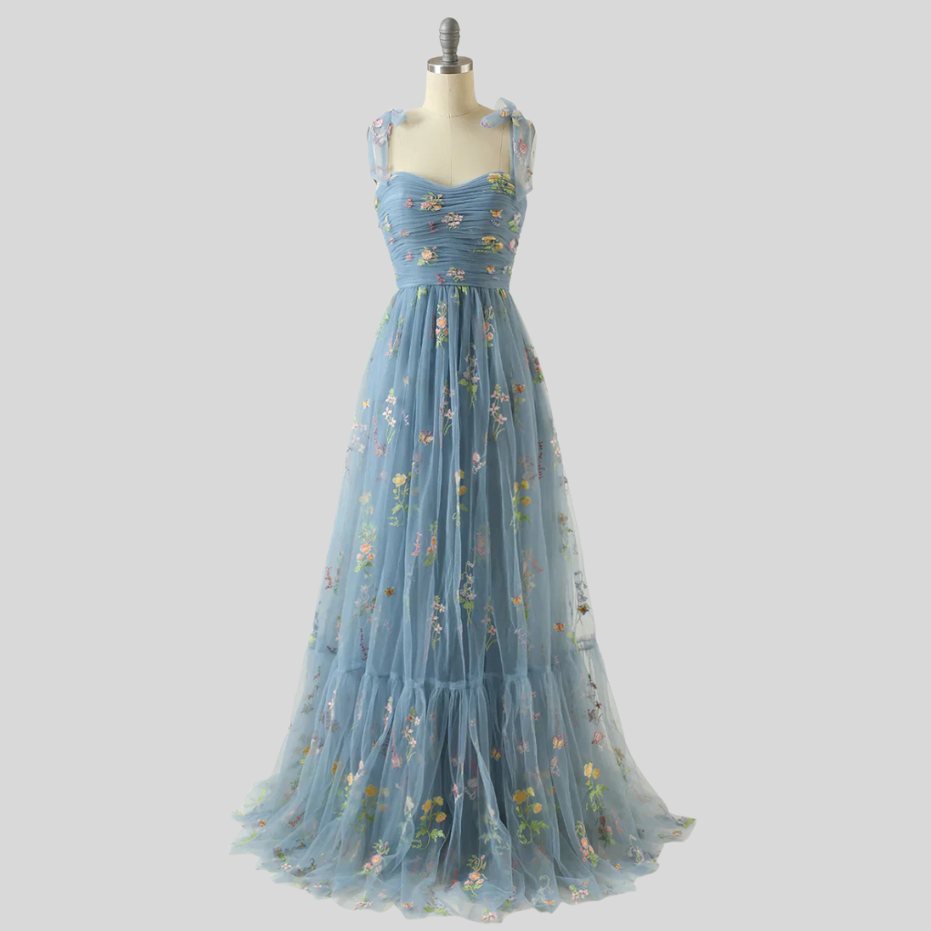 Elegante abito da ballo in tulle ricamato