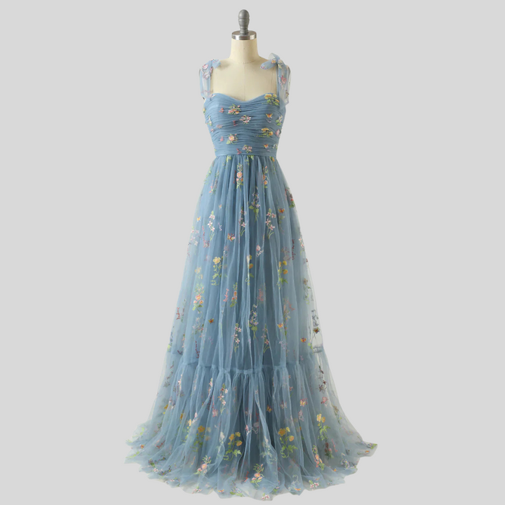 Elegante abito da ballo in tulle ricamato