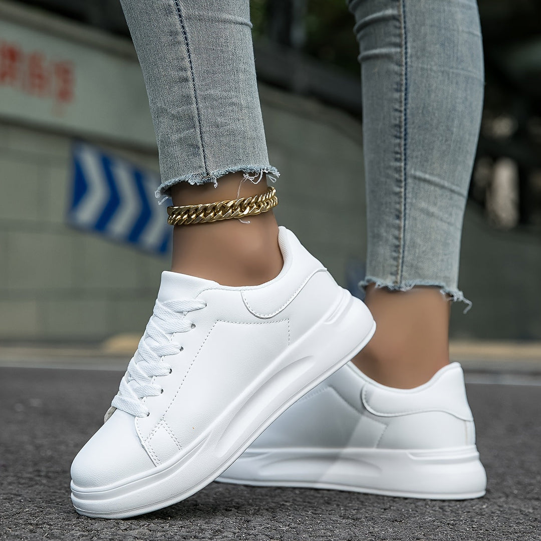 Zapatillas de mujer en piel blanca