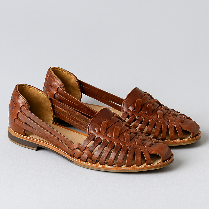 Sandalias mujer con cinturón a punta cerrada