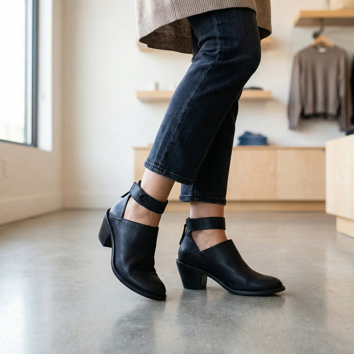 Comforvia - Scarpa con cinturino alla caviglia e tacco a blocco