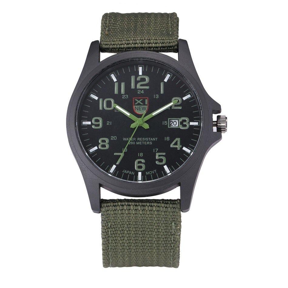 Reloj robusto de estilo militar