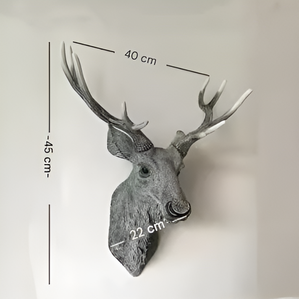 Decorazione da parete con testa di cervo maestosa