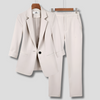 Conjunto elegante de mujer con blazer y pantalones