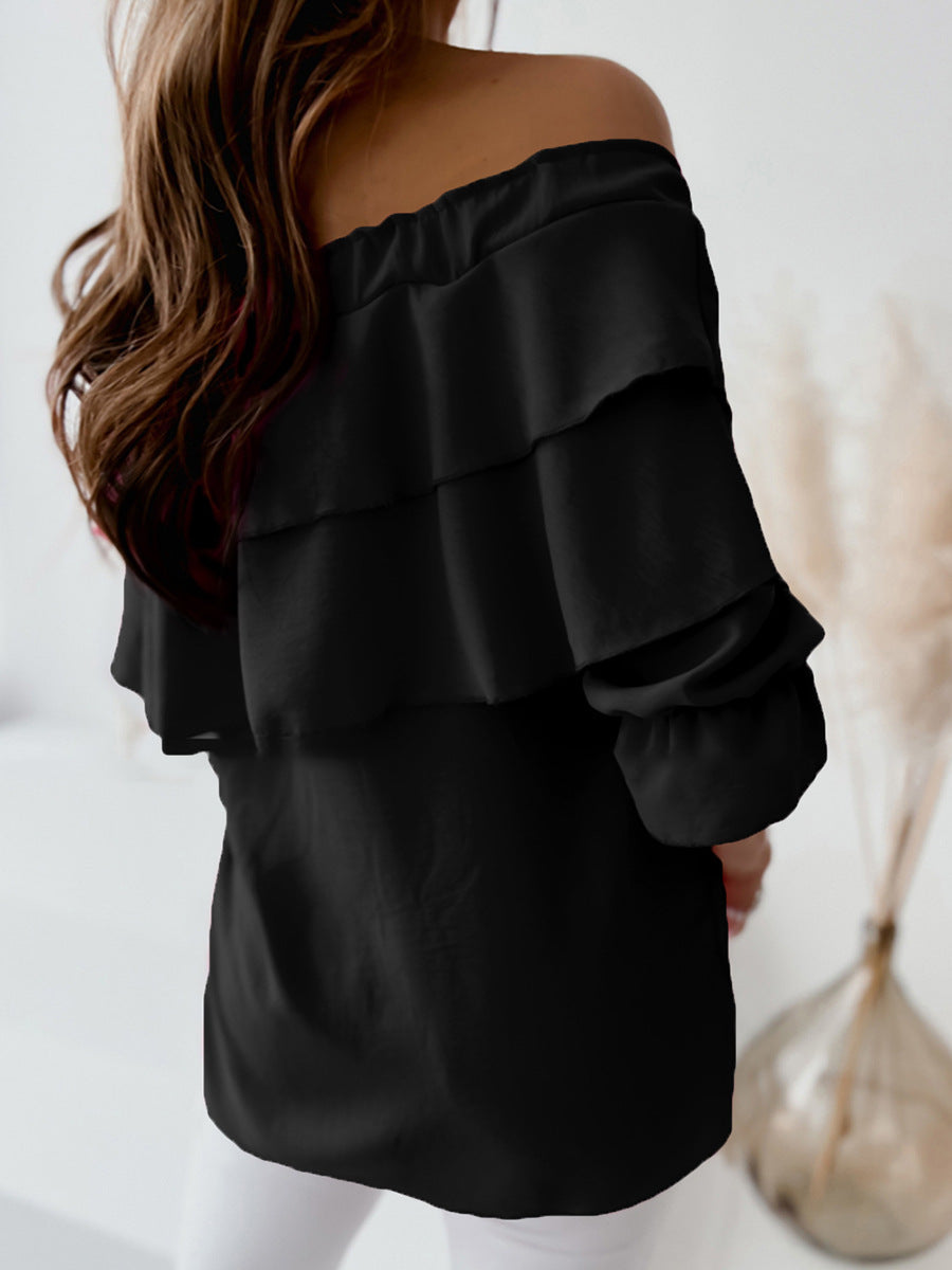 Blouse with boat neckline and long sleeves with ruffles