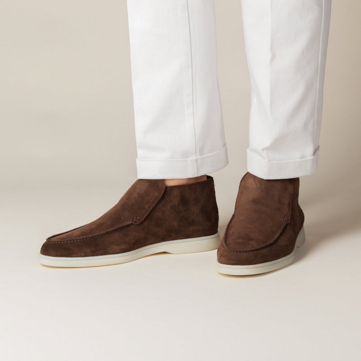 Elegant men's moccasin in calf suede leather