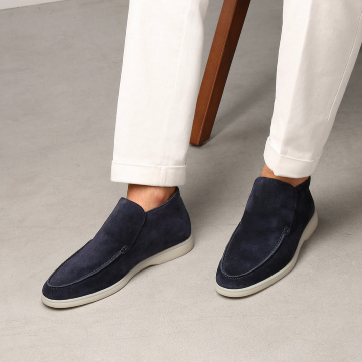 Elegant men's moccasin in calf suede leather