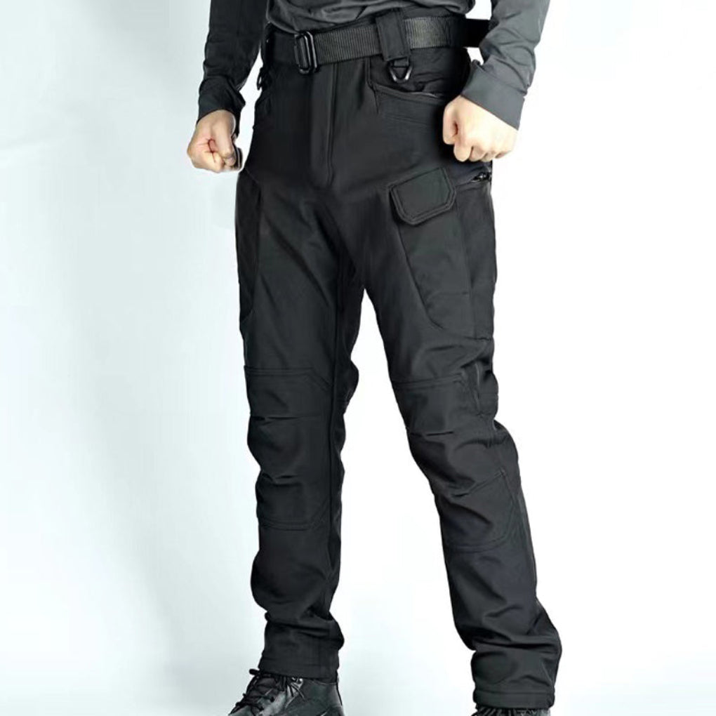 Pantaloni da trekking da uomo: pratici e versatili per le avventure all'aria aperta