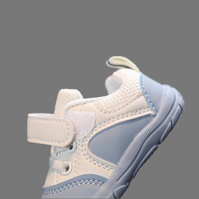 Scarpe da ginnastica per bambini a piedi nudi