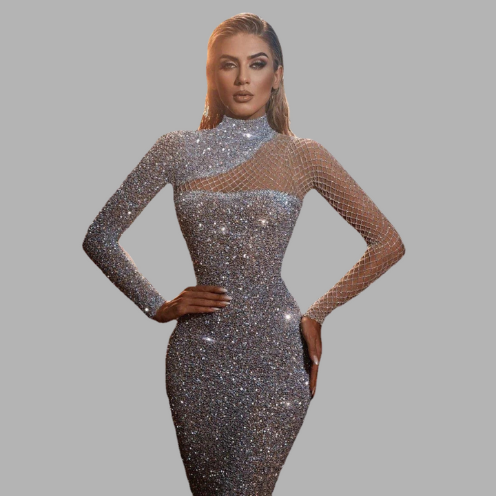 Elegante abito con paillettes a spalle scoperte