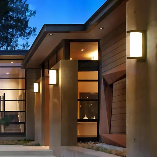 Wall lamp for outdoor use with LED