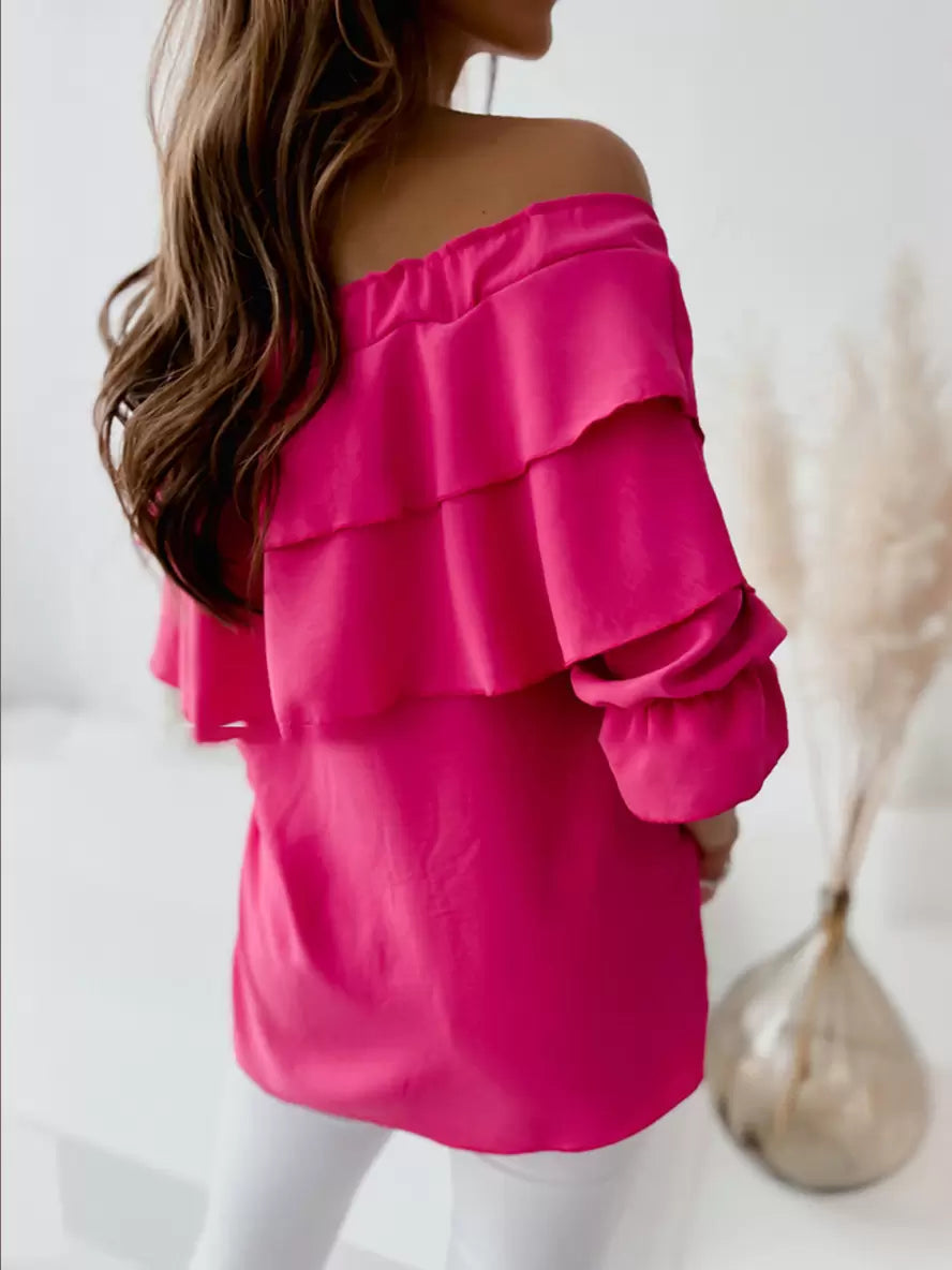 Blouse with boat neckline and long sleeves with ruffles