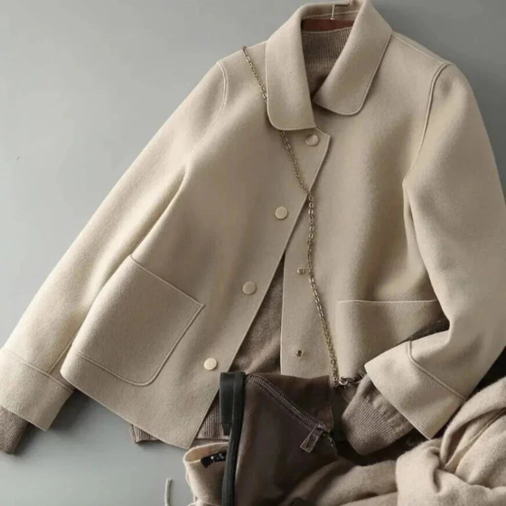 Giacca invernale da donna con bottoni