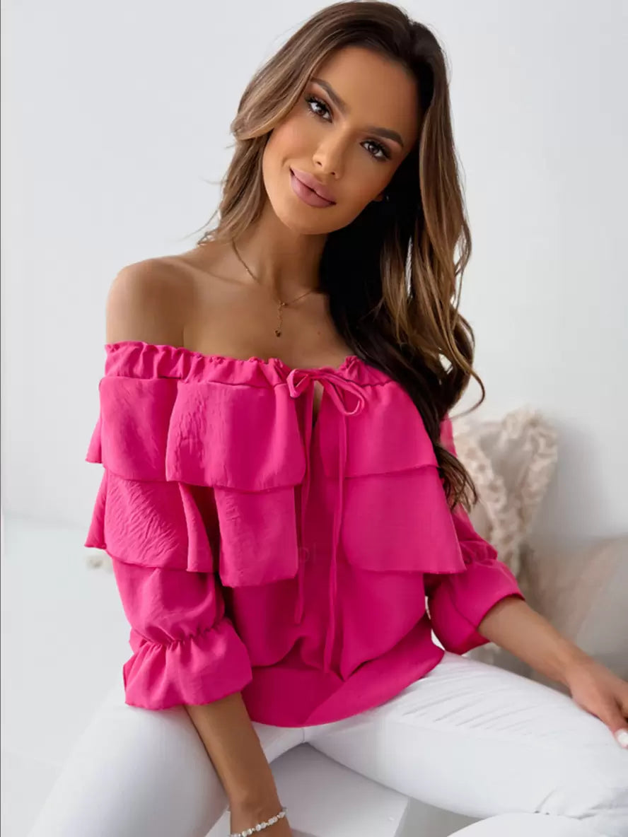 Blouse with boat neckline and long sleeves with ruffles