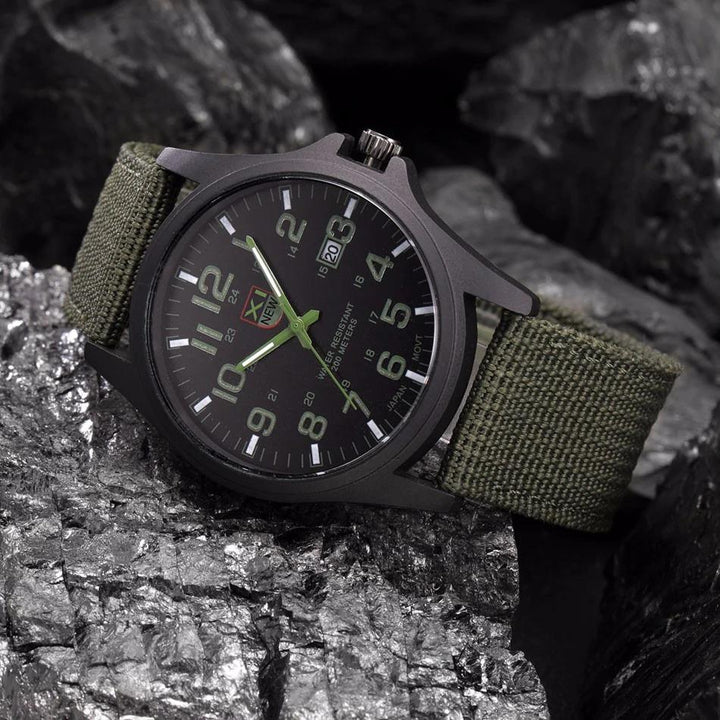 Reloj robusto de estilo militar