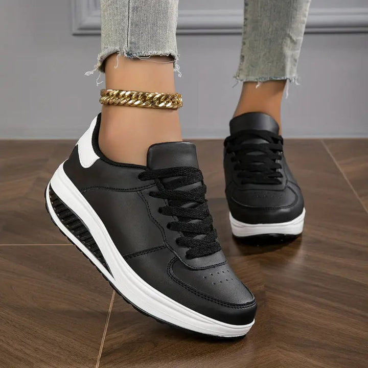 Low shoes with platform in synthetic leather for women