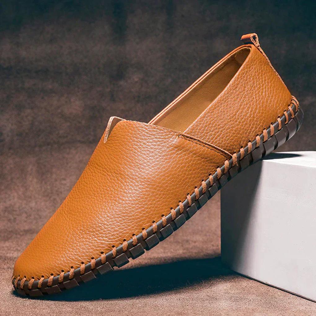 Eleganti mocassini in vera pelle opaca slip-on